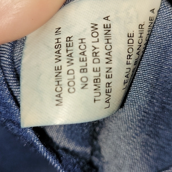 Laju Sleeveless Chambray Embroidered Top - Picture 8 of 8